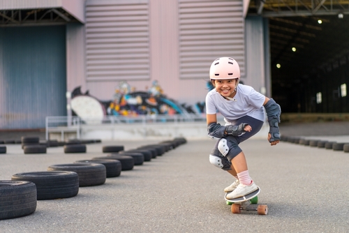 Banner da matéria Skate infantil: benefícios, idade ideal para começar e dicas de segurança