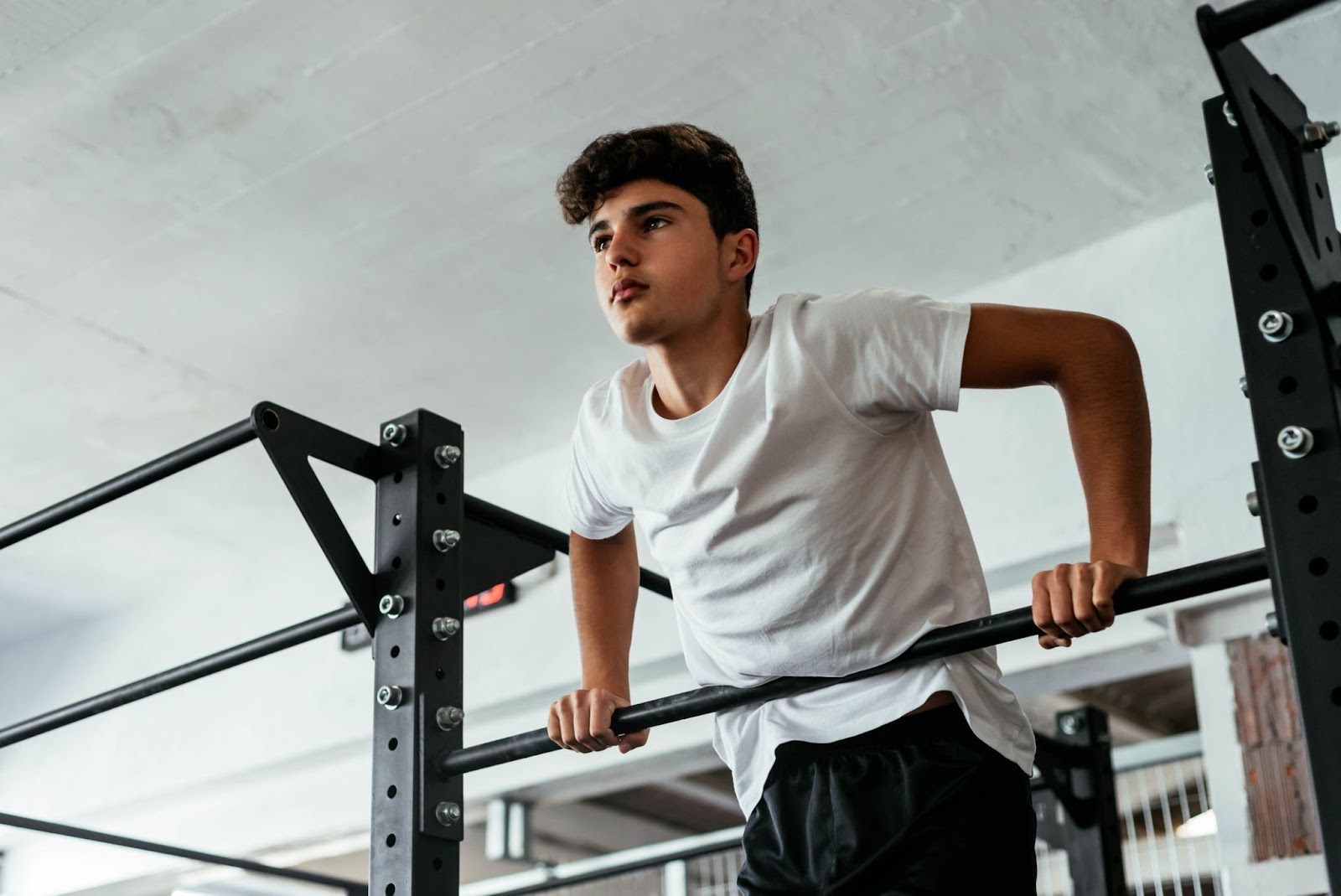 Banner da matéria Crianças podem fazer musculação? Descubra os benefícios da atividade física