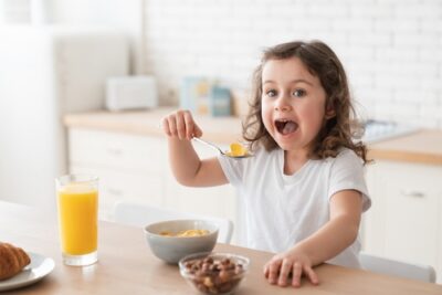 Café da manhã infantil: como montar um cardápio completo, nutritivo e saboroso para as crianças?