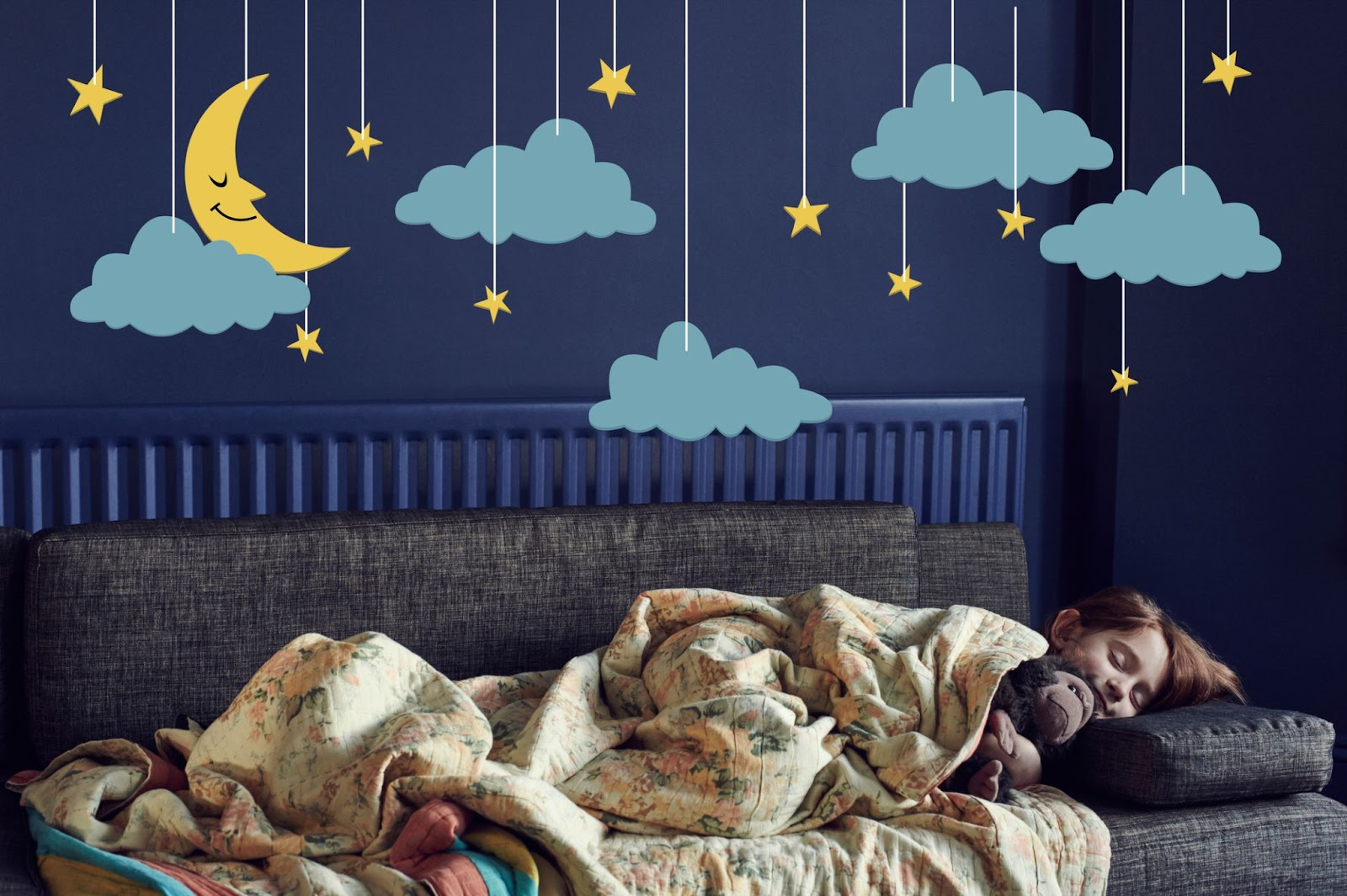 Banner da matéria Como usar música para criança dormir como parte da rotina do sono?