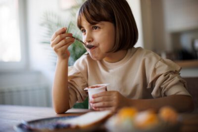Conheça os benefícios do zinco para a saúde infantil (presente no iogurte e leite fermentado)