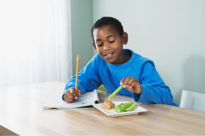 A conexão entre uma dieta rica em nutrientes e o melhor desempenho escolar