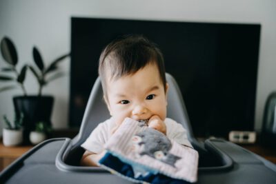 Por que crianças mordem e como lidar com isso?