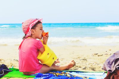 Lancheira saudável para praia: o que levar para os pequenos?